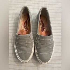 Blowfish Size 6 Grey slip on sneakers!  Only worn 2X! 🩶
